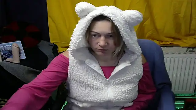 wLESLYMOSw online show from 12-17-24, 08:43