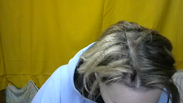 wLESLYMOSw online show from 03-12-25, 09:44