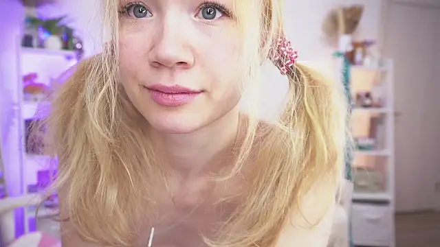 Snapshot of Lily_Young chatting on 12-27-24, 08:35 Lily Young online show from 12-27-24, 08:35