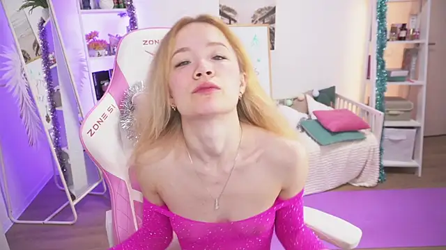 Snapshot of Lily_Young chatting on 12-28-24, 03:37 Lily Young online show from 12-28-24, 03:37