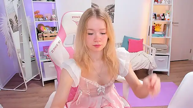 Snapshot of Lily_Young chatting on 02-07-25, 03:45 Lily Young online show from 02-07-25, 03:45