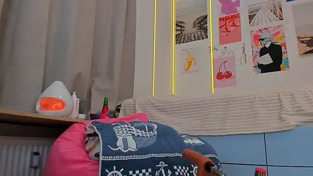 Lily Young online show from 03-27-26, 08:26