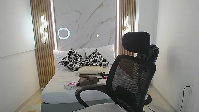 Mariana Rojas online show from 03-28-26, 06:02