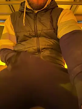 Snapshot of cussy007 chatting on 02-05-25, 01:33 cussy007 online show from 02-05-25, 01:33