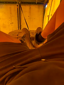 Snapshot of cussy007 chatting on 09-25-25, 12:20 cussy007 online show from 09-25-25, 12:20