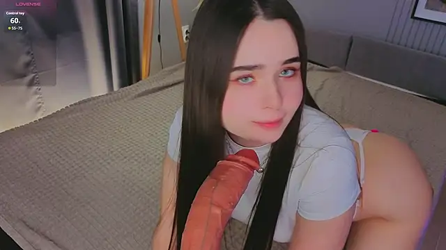 Snapshot of KateBleare chatting on 11-21-25, 03:44 KateBleare online show from 11-21-25, 03:44