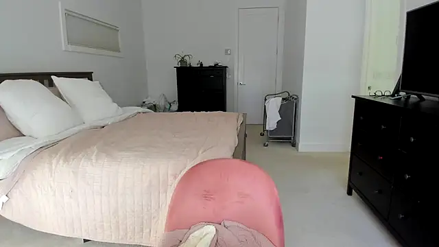 Snapshot of Kymmmy chatting on 01-25-25, 09:46 Kymmmy online show from 01-25-25, 09:46