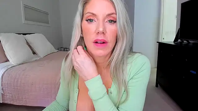 Snapshot of Kymmmy chatting on 03-13-25, 07:39 Kymmmy online show from 03-13-25, 07:39