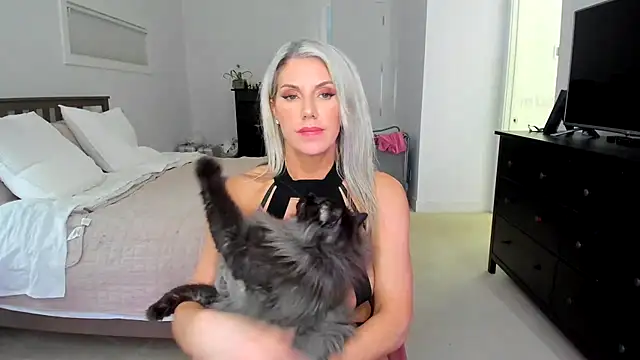 Snapshot of Kymmmy chatting on 03-22-25, 12:06 Kymmmy online show from 03-22-25, 12:06