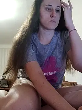 Snapshot of emeli_moon chatting on 10-25-25, 06:46 emeli moon online show from 10-25-25, 06:46