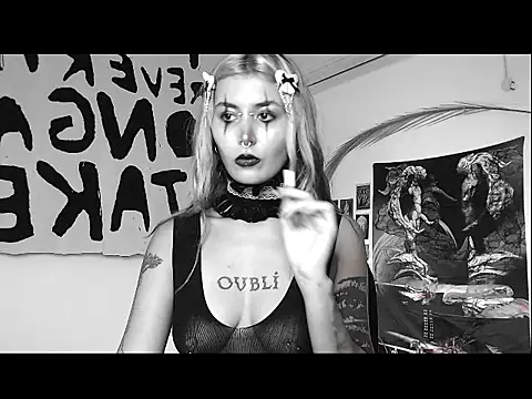 Snapshot of god_x_girl chatting on 11-12-25, 09:47 god x girl online show from 11-12-25, 09:47