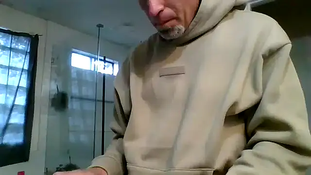 El Gizmo online show from 02-17-26, 03:40