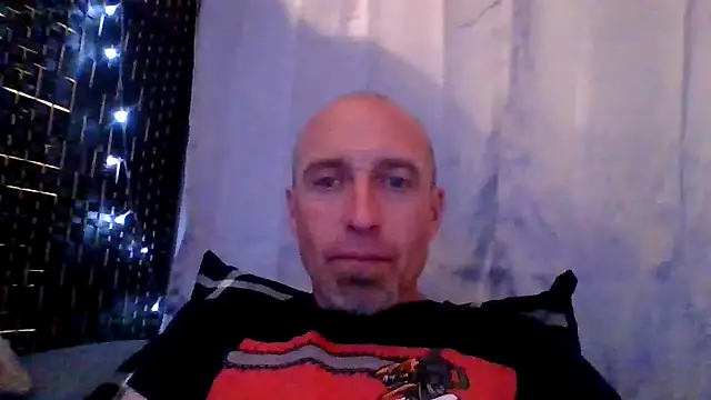 Snapshot of El_Gizmo chatting on 05-09-26, 04:39 El Gizmo online show from 05-09-26, 04:39