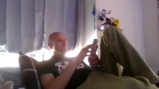 Snapshot of El_Gizmo chatting on 05-13-26, 09:11 El Gizmo online show from 05-13-26, 09:11