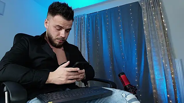 Snapshot of juliusmasters chatting on 01-25-25, 09:04 juliusmasters online show from 01-25-25, 09:04