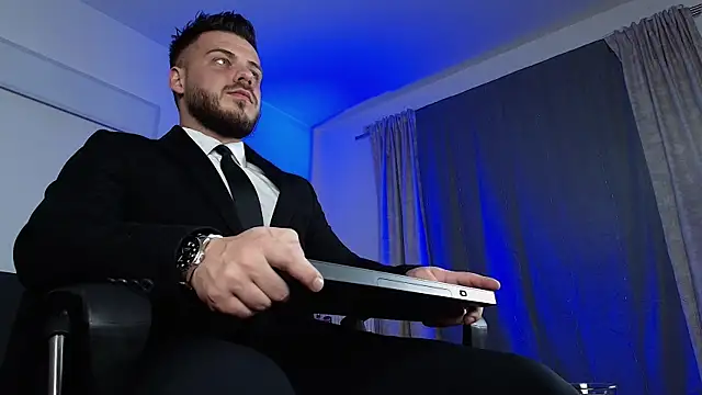 Snapshot of juliusmasters chatting on 01-27-25, 09:33 juliusmasters online show from 01-27-25, 09:33