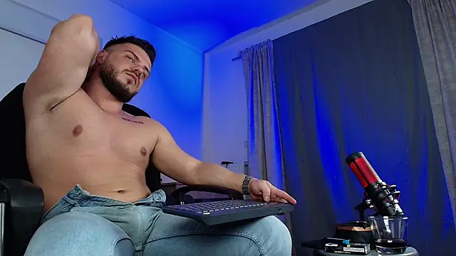 Snapshot of juliusmasters chatting on 01-28-25, 12:36 juliusmasters online show from 01-28-25, 12:36