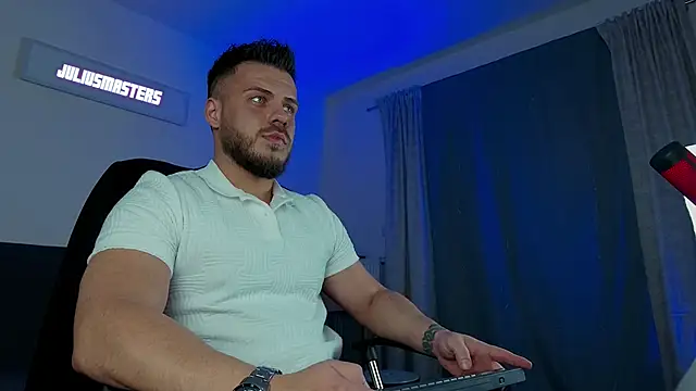 Snapshot of juliusmasters chatting on 02-08-25, 03:10 juliusmasters online show from 02-08-25, 03:10