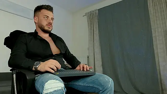 Snapshot of juliusmasters chatting on 03-03-25, 08:11 juliusmasters online show from 03-03-25, 08:11