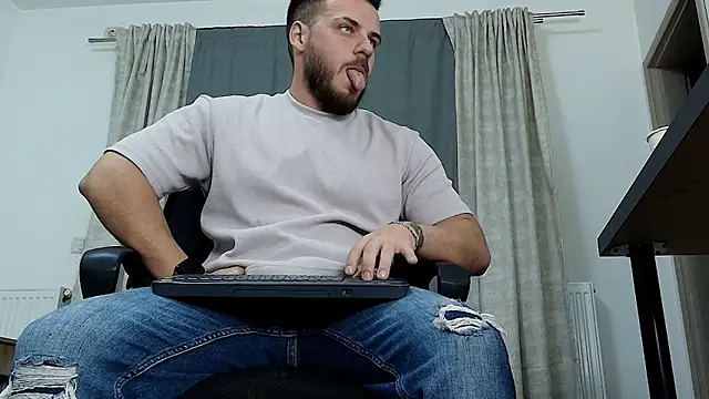 Snapshot of juliusmasters chatting on 10-03-25, 07:44 juliusmasters online show from 10-03-25, 07:44