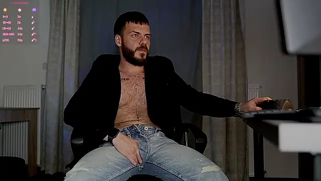 Snapshot of juliusmasters chatting on 10-28-25, 08:55 juliusmasters online show from 10-28-25, 08:55