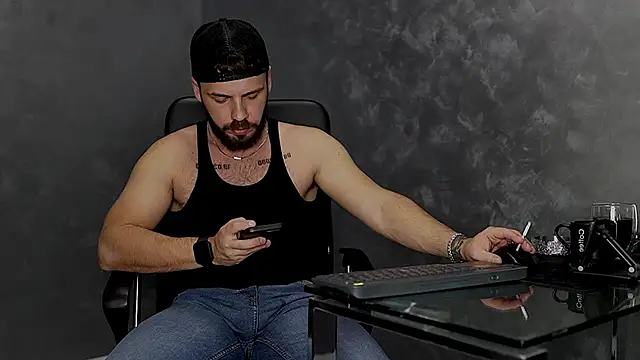 Snapshot of juliusmasters chatting on 10-31-25, 09:16 juliusmasters online show from 10-31-25, 09:16