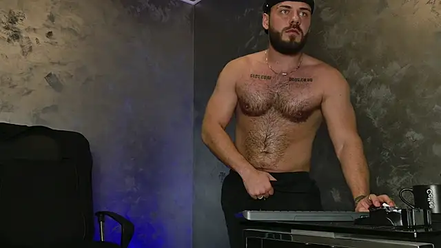 Snapshot of juliusmasters chatting on 11-21-25, 11:25 juliusmasters online show from 11-21-25, 11:25