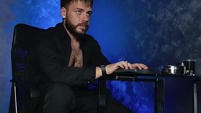 Snapshot of juliusmasters chatting on 12-16-25, 08:58 juliusmasters online show from 12-16-25, 08:58