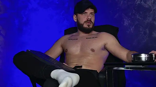 Snapshot of juliusmasters chatting on 12-22-25, 09:56 juliusmasters online show from 12-22-25, 09:56