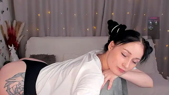 Snapshot of LisaMooore chatting on 02-15-25, 03:28 LisaMooore online show from 02-15-25, 03:28