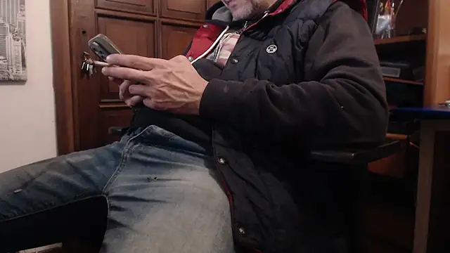 Snapshot of Jacksoloss chatting on 12-19-25, 08:27 Jacksoloss online show from 12-19-25, 08:27