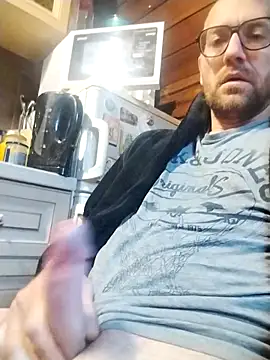 tomee83 online show from 11-13-25, 07:07