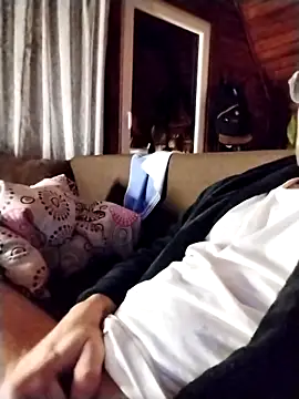 tomee83 online show from 12-17-25, 05:24