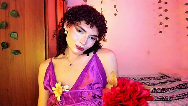 Snapshot of lucianromero chatting on 12-16-25, 05:45 lucianromero online show from 12-16-25, 05:45