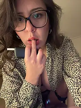 Snapshot of Its_Jade chatting on 10-23-25, 03:00 Its Jade online show from 10-23-25, 03:00