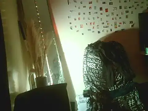 Snapshot of DaddyQuimHot chatting on 02-18-25, 04:15 DaddyQuimHot online show from 02-18-25, 04:15