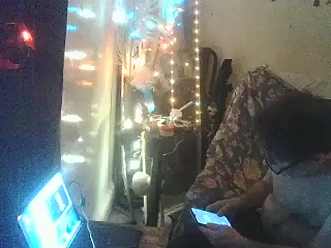 Snapshot of DaddyQuimHot chatting on 03-17-25, 03:47 DaddyQuimHot online show from 03-17-25, 03:47