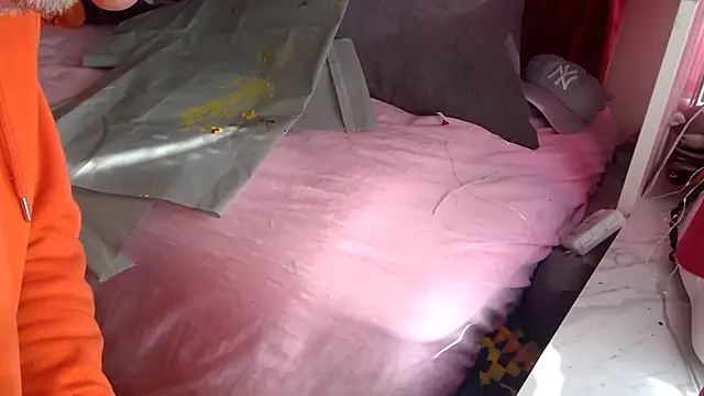 Snapshot of DaddyQuimHot chatting on 09-19-25, 08:16 DaddyQuimHot online show from 09-19-25, 08:16