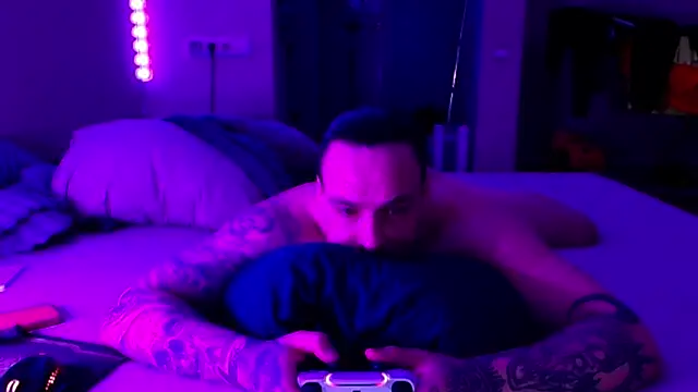 Snapshot of baphomet_from_ice chatting on 04-15-26, 04:14 baphomet from ice online show from 04-15-26, 04:14