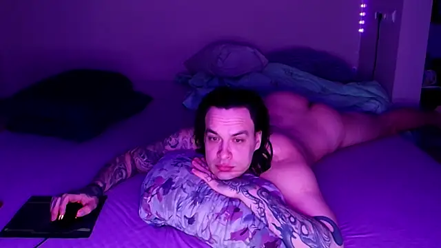 Snapshot of baphomet_from_ice chatting on 04-21-26, 07:28 baphomet from ice online show from 04-21-26, 07:28