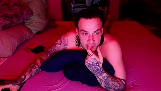 Snapshot of baphomet_from_ice chatting on 04-25-26, 01:14 baphomet from ice online show from 04-25-26, 01:14