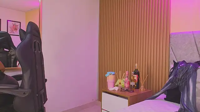 Snapshot of Dakota_diaz_ chatting on 10-28-25, 08:11 Dakota diaz online show from 10-28-25, 08:11