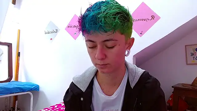 tomboyblue online show from 10-28-25, 01:58