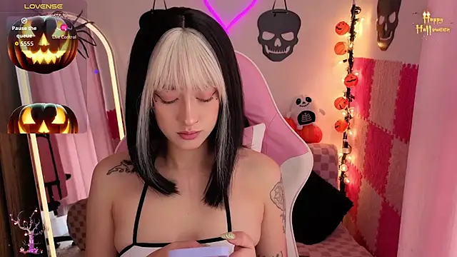 violet ch online show from 10-24-25, 05:31