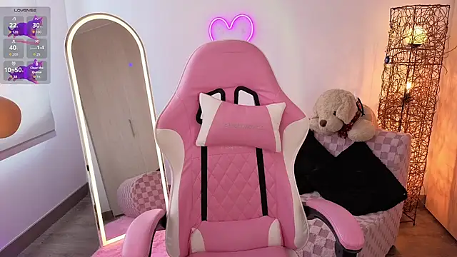 Snapshot of violet_ch chatting on 12-17-25, 06:03 violet ch online show from 12-17-25, 06:03