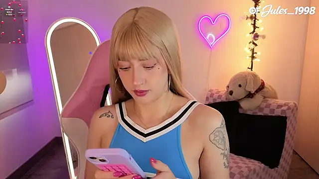 Snapshot of violet_ch chatting on 02-23-26, 07:33 violet ch online show from 02-23-26, 07:33