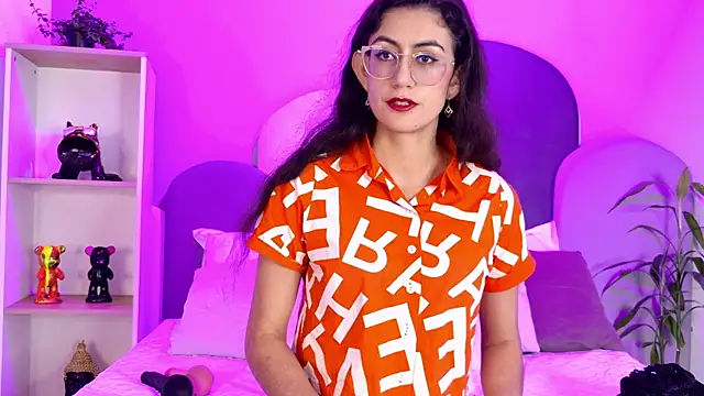 Snapshot of SophieGomez22 chatting on 05-04-26, 11:17 SophieGomez22 online show from 05-04-26, 11:17