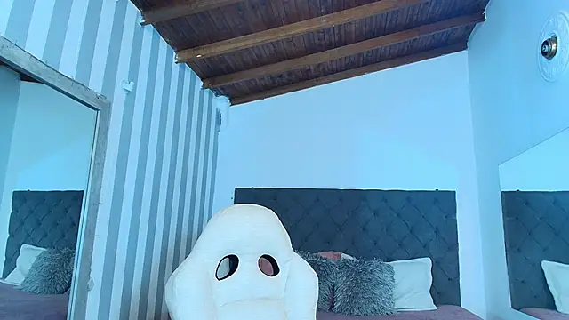 rebeca cortez  online show from 01-07-25, 03:46
