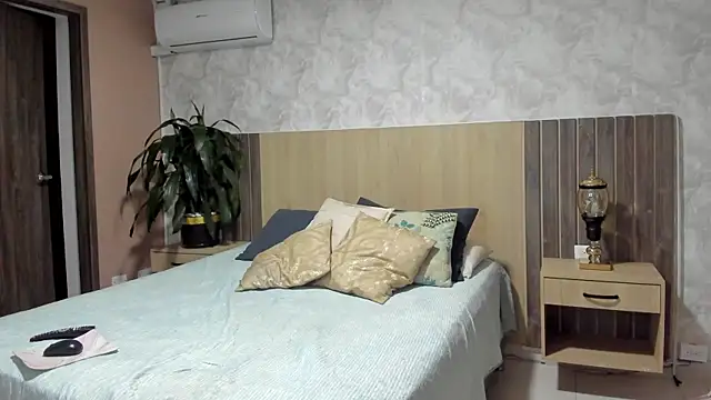 rebeca cortez  online show from 04-10-26, 07:40