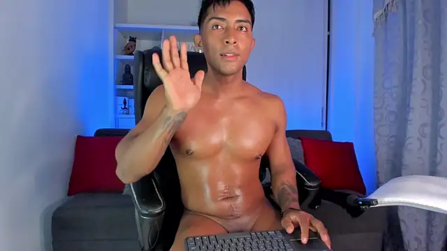 Snapshot of Couple_muscle1 chatting on 12-05-24, 01:17 Couple muscle1 online show from 12-05-24, 01:17